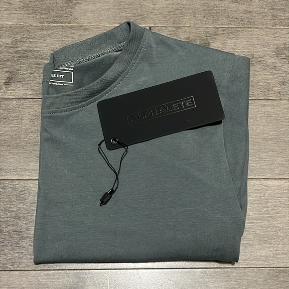 Alphalete Essential Short Sleeve Crop Lifestyle T-Shirt - Concrete - Medium - Picture 6 of 6